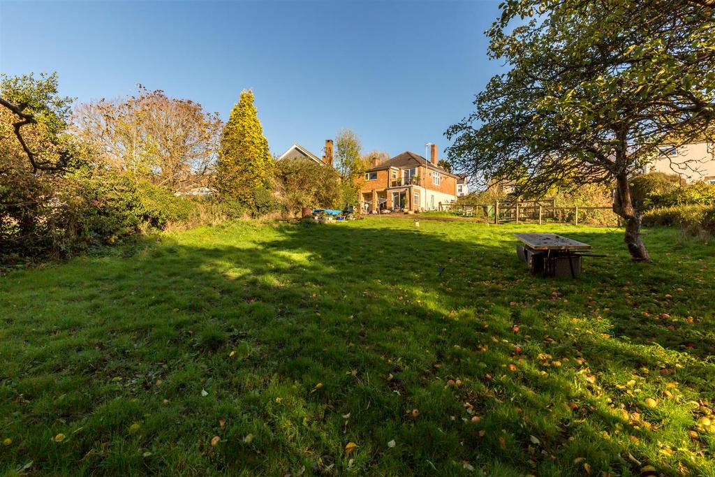 The Shires, Banbury Road, Brackley 4 bed detached house for sale £600,000