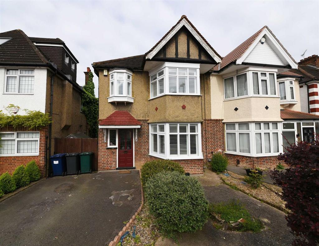 Maxwelton Avenue, Mill Hill 3 bed semidetached house £2,000 pcm (£462 pw)