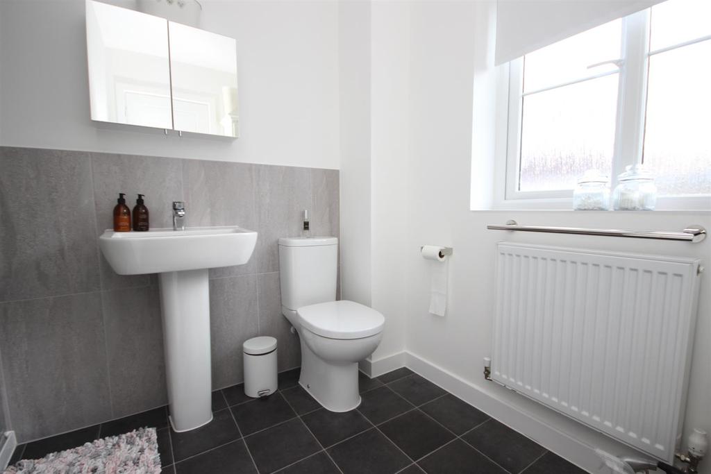 Ensuite 2.jpg