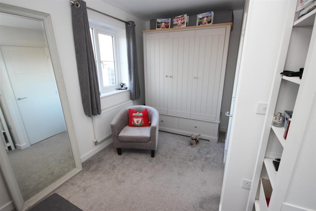 BEDROOM 2.3.jpg