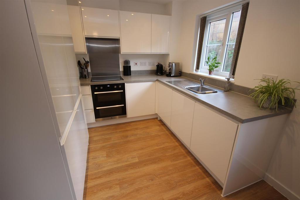 Kitchen 2.jpg