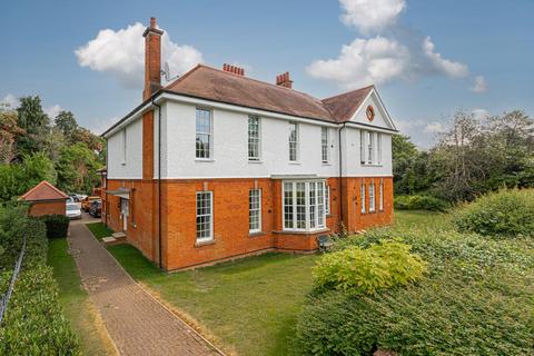 Flat 5, Crossness House Grove Close, Epsom, KT19 7NN