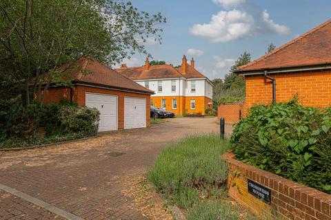 Flat 5, Crossness House Grove Close, Epsom, KT19 7NN