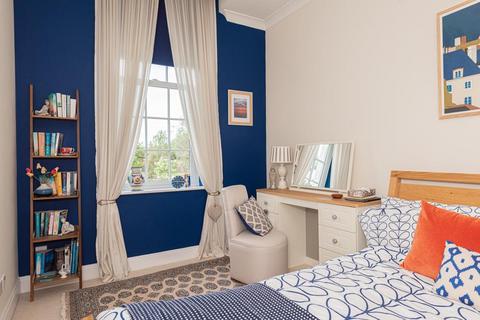 Flat 5, Crossness House Grove Close, Epsom, KT19 7NN