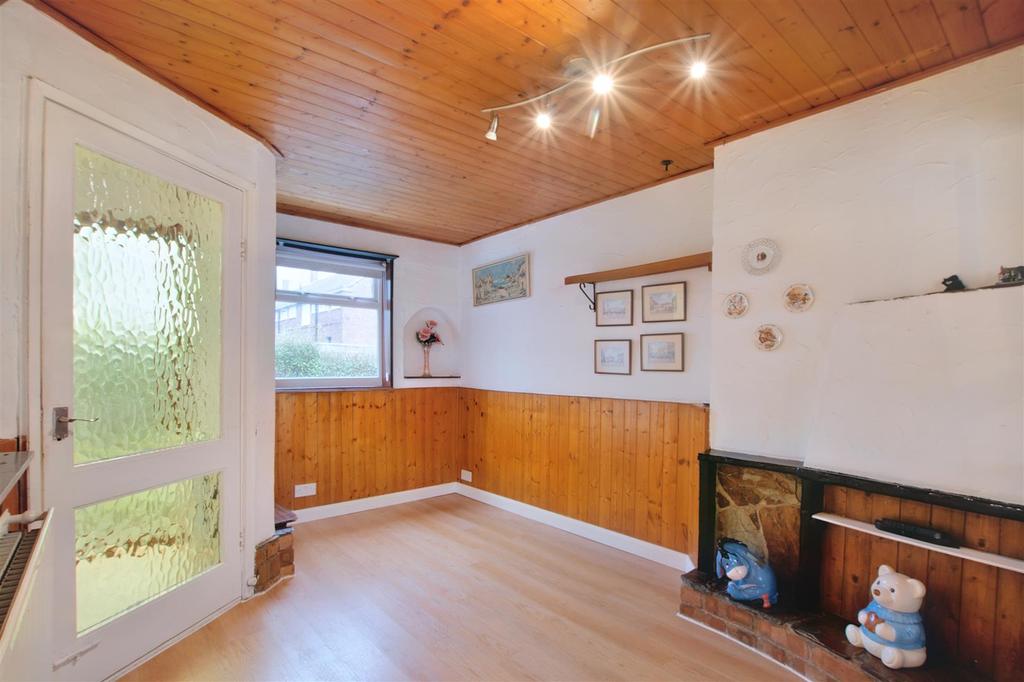 Dunsmore Close, Beeston 3 bed terraced house £200,000