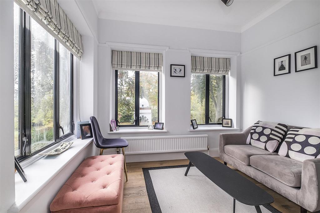 Christchurch Mount, Christchurch... 3 bed flat £475,000