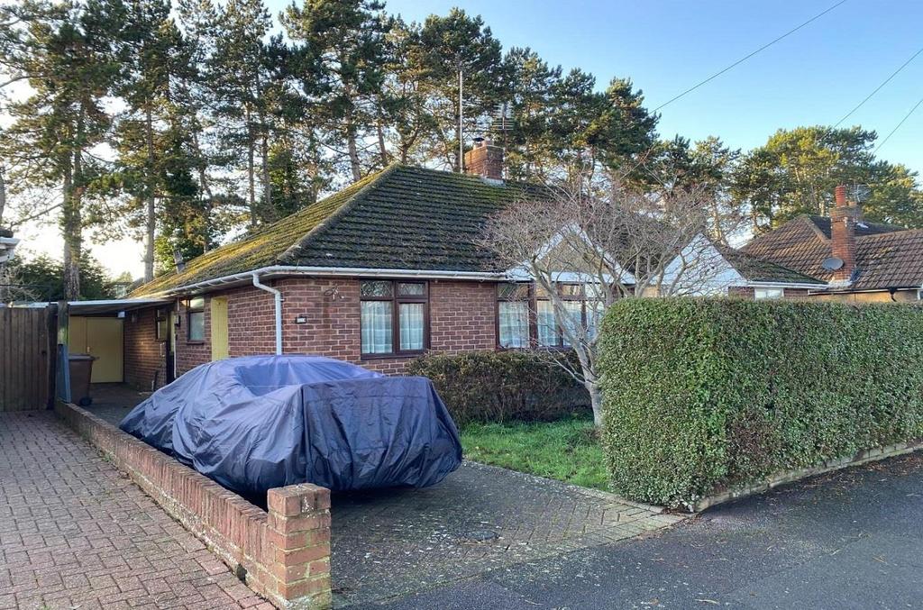 Ashley Way, Westone, Northampton NN3 2 bed semidetached bungalow £