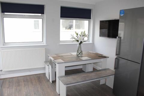 110 Croft Road, Swindon, SN1 4DT