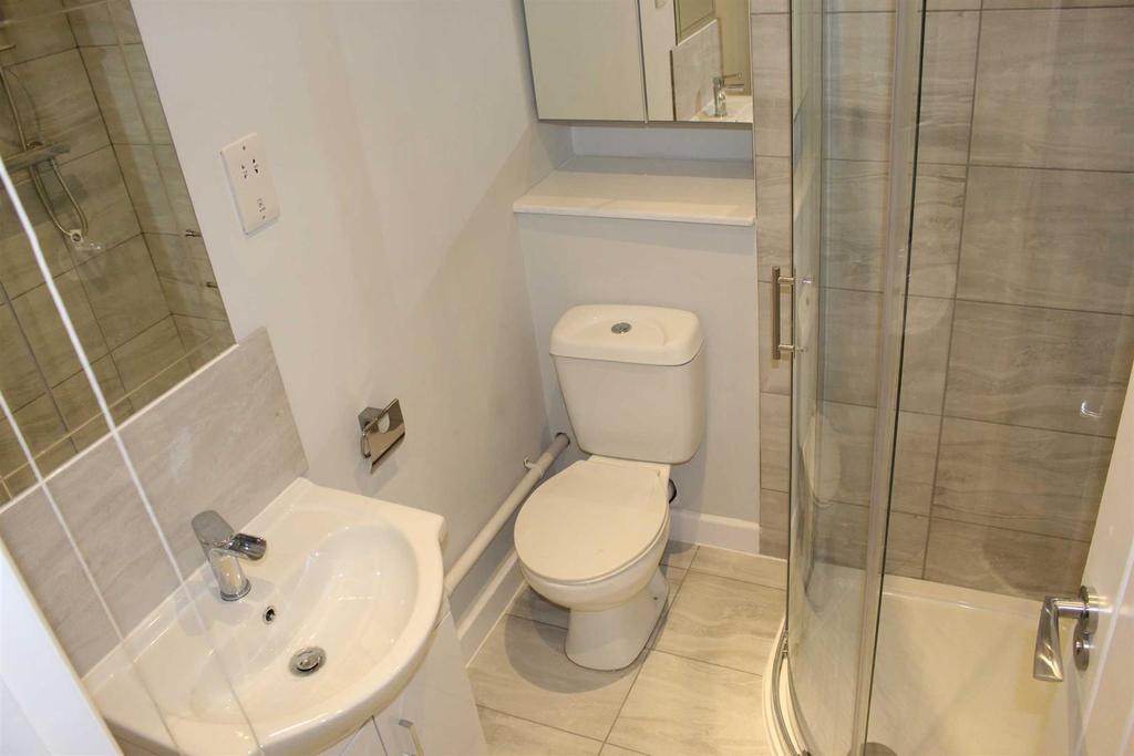 Room 3 en-suite.jpg