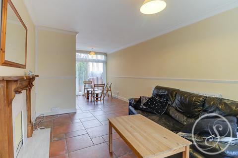 27 Carlton Carr, Leeds, LS7 1EU