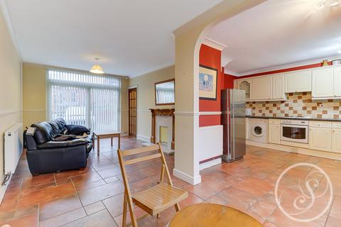 27 Carlton Carr, Leeds, LS7 1EU