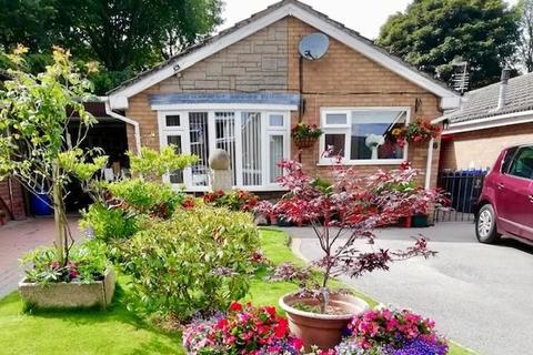 2 bedroom detached bungalow for sale - Gordon Close, Leek