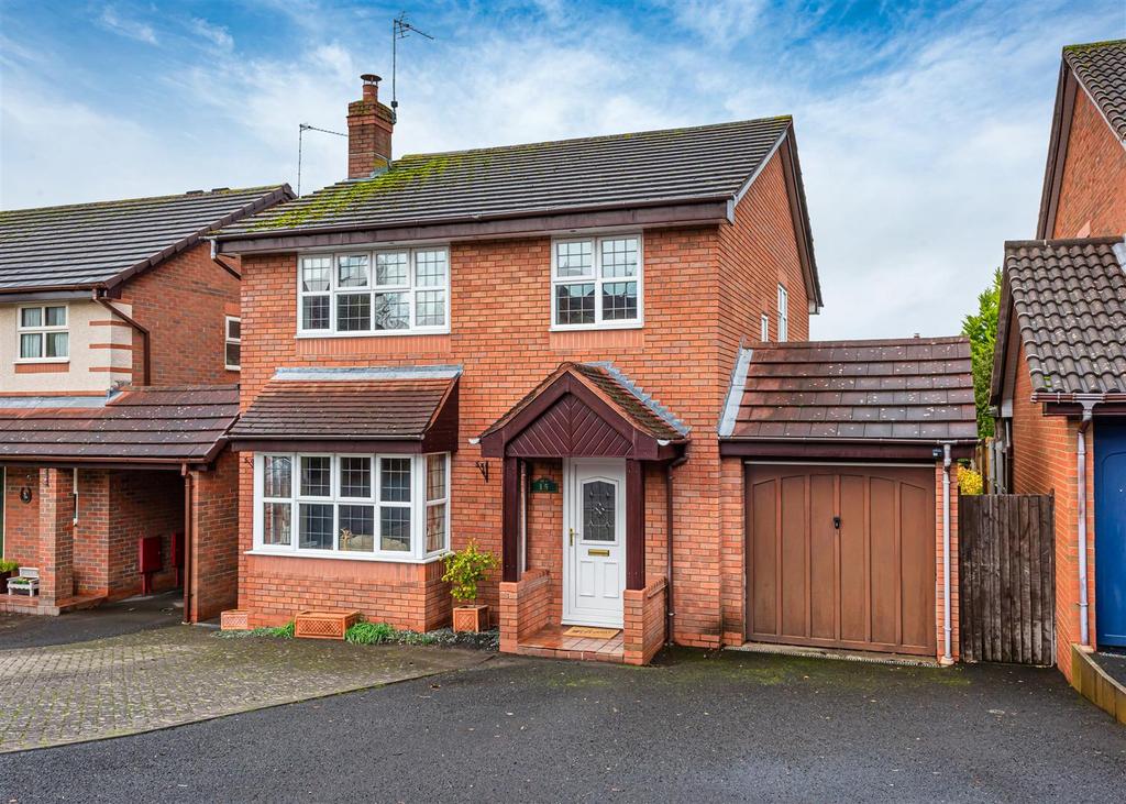Bridgewater Drive, Wombourne, Wolverhampton 4 bed detached house for