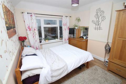 161 Cherrydown Avenue, London, E4 8DZ
