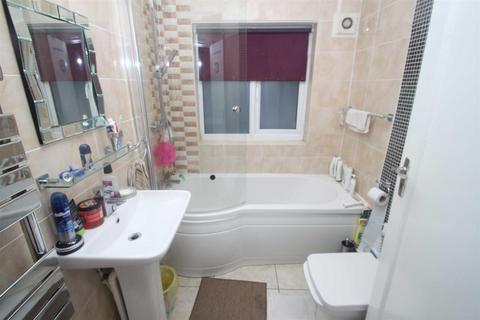 161 Cherrydown Avenue, London, E4 8DZ