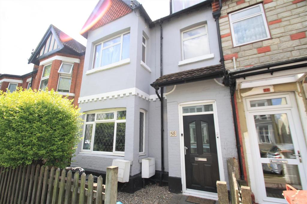 St. Helens Road, WestcliffOnSea 2 bed flat £1,000 pcm (£231 pw)