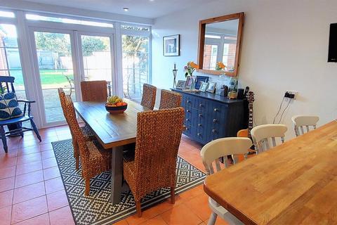 32 Highdown Hill Road, Emmer Green, Reading, RG4 8QP