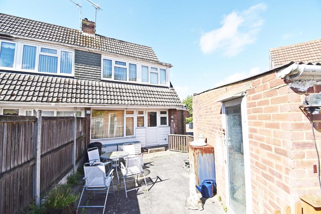 Cleves Way, Ashford 3 bed semidetached house £250,000