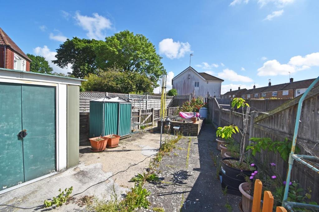 Cleves Way, Ashford 3 bed semidetached house £250,000