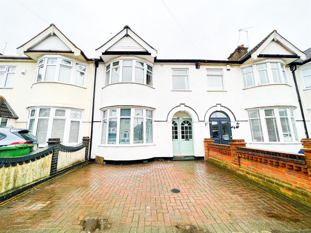 Wilmington Gardens, Barking 4 bed terraced house £2,400 pcm (£554 pw)
