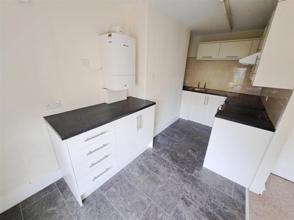 The Cock, Salop Road, Welshpool 2 bed apartment £550 pcm (£127 pw)