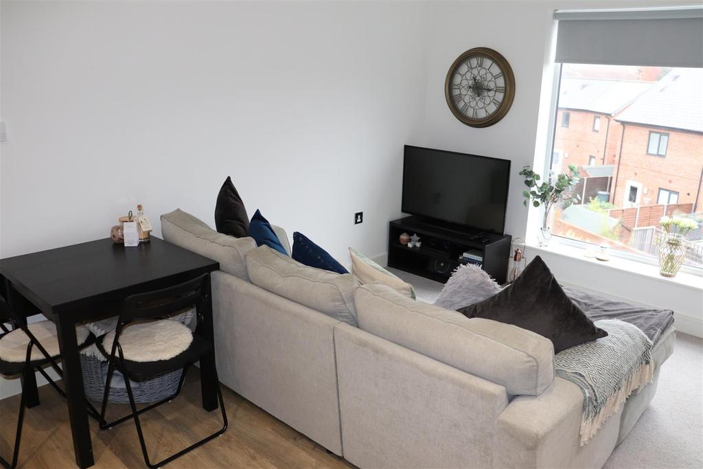 Lindon Close, Brownhills 1 bed apartment £117,500