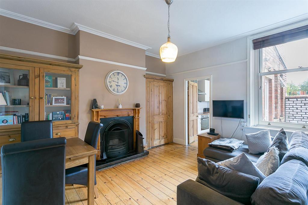 Newlands Road, High West Jesmond... 2 bed flat £950 pcm (£219 pw)