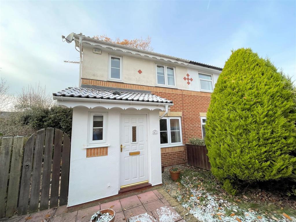 Curlew Close, Faverdale, Darlington 3 bed semidetached house £795