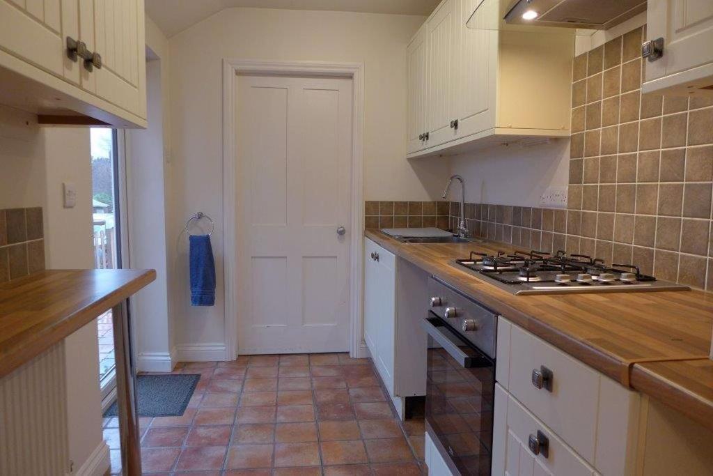 Vicarage Road, Wollaston 2 bed terraced house to rent £750 pcm (£173 pw)