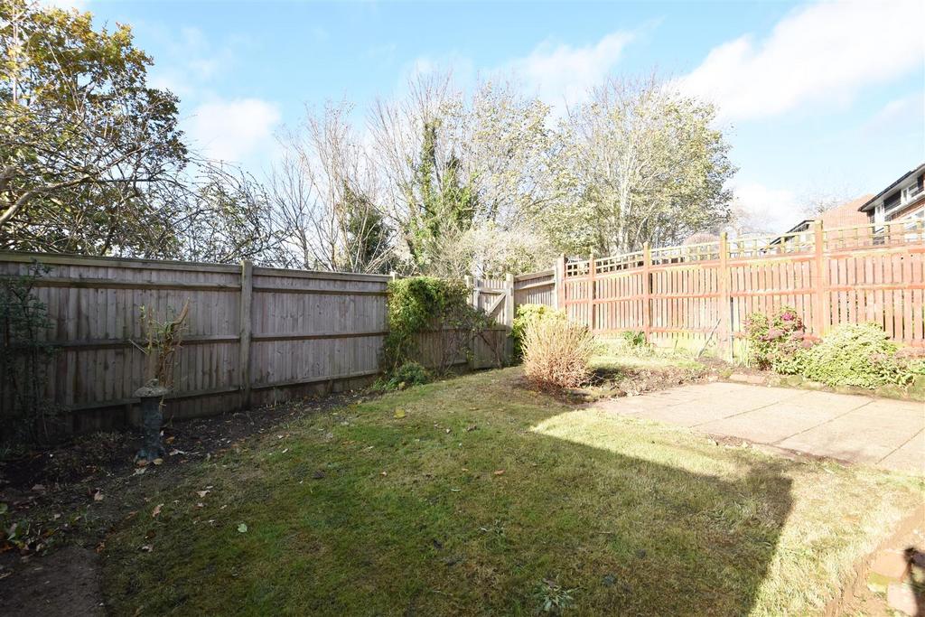 Harrow Lane, St. LeonardsOnSea 3 bed semidetached house £305,000
