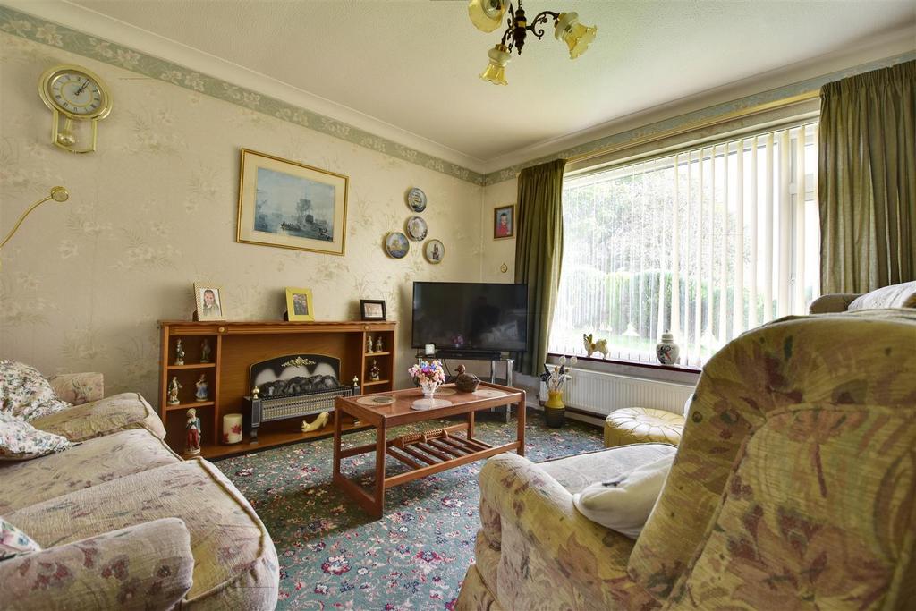 Harrow Lane, St. LeonardsOnSea 3 bed semidetached house £305,000