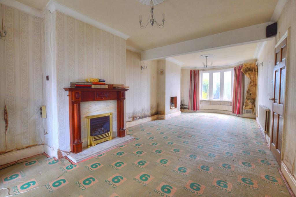 Lockyer Avenue, Burnley 3 bed semidetached house £155,000