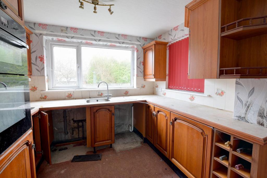 Lockyer Avenue, Burnley 3 bed semidetached house £155,000