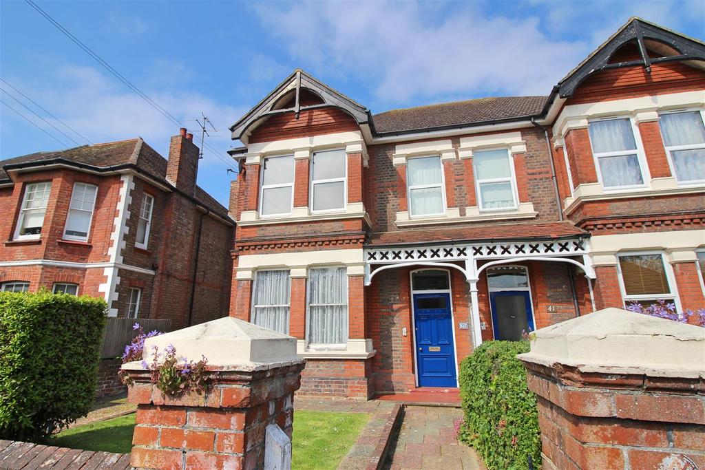 Belsize Road, Worthing 1 bed apartment £750 pcm (£173 pw)