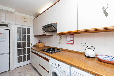 40 Orchard Drive, Theydon Bois, Epping, CM16 7DJ