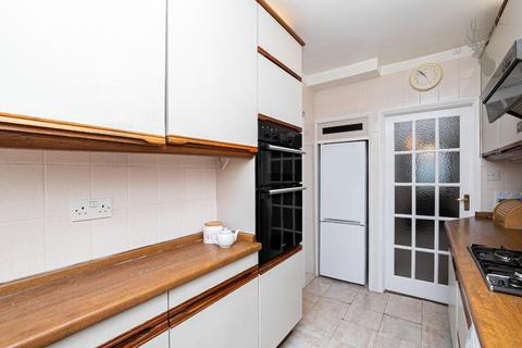 40 Orchard Drive, Theydon Bois, Epping, CM16 7DJ