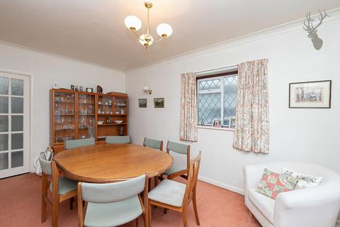 40 Orchard Drive, Theydon Bois, Epping, CM16 7DJ