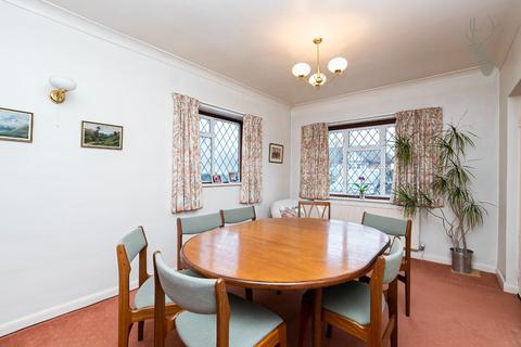 40 Orchard Drive, Theydon Bois, Epping, CM16 7DJ