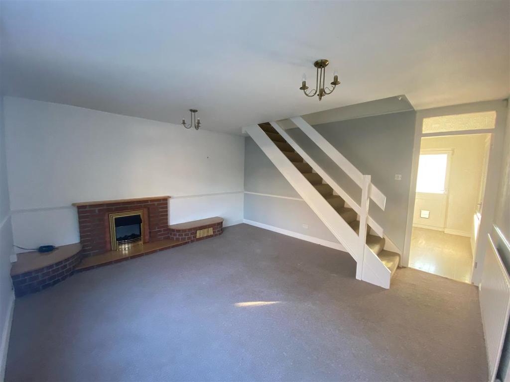 Farnham Walk, West Hallam 3 bed townhouse £750 pcm (£173 pw)