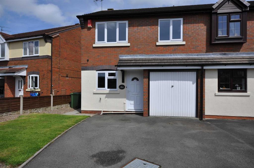 Melrose Avenue, Stone 3 bed semidetached house £900 pcm (£208 pw)