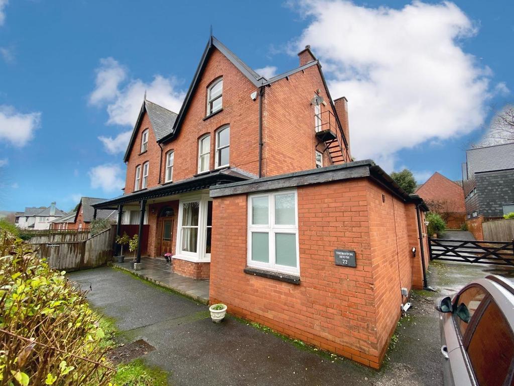 Blundells Avenue, Tiverton, Devon 6 bed semidetached house £725,000