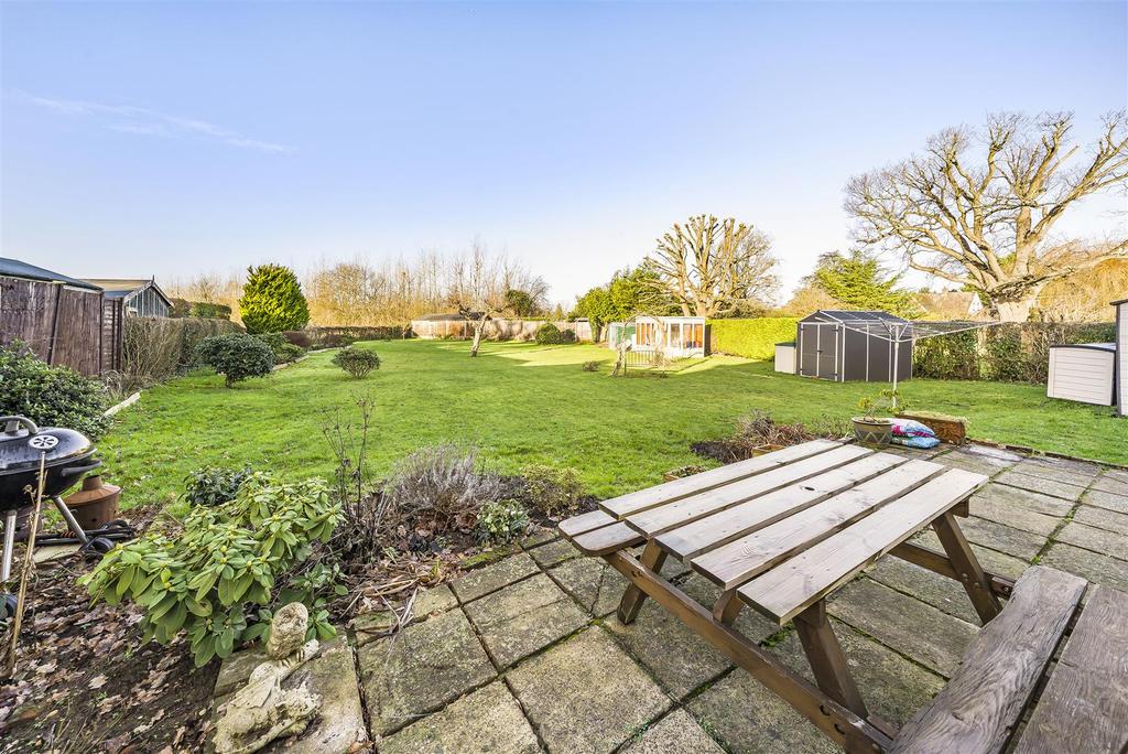 Tuckey Grove, Send Marsh, Ripley 3 bed bungalow £800,000