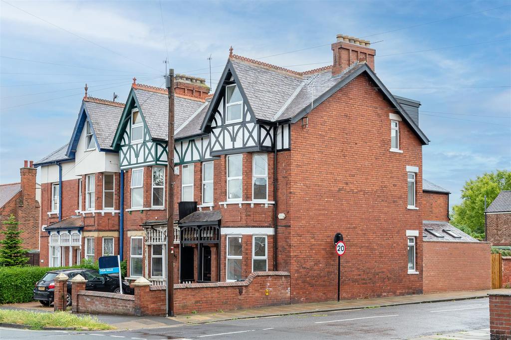 Carr Lane, York 5 bed townhouse £2,300 pcm (£531 pw)