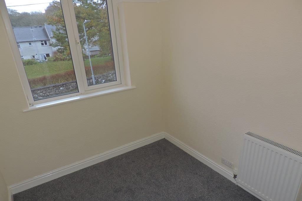 Small front bedroom.jpg