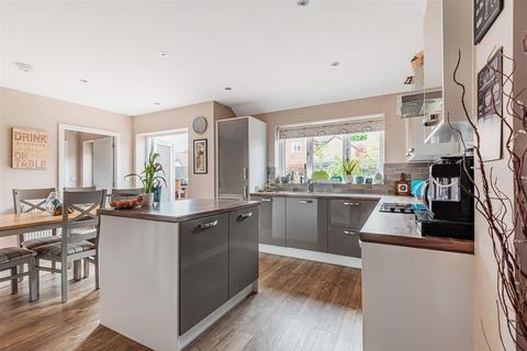 36 Hewetson Way, Bideford, EX39 3TD