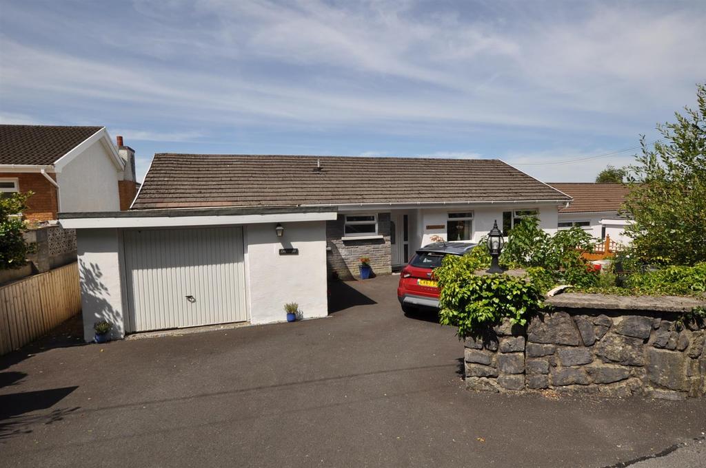 Heol Y Lan, Idole, Carmarthen 3 bed detached bungalow £325,000
