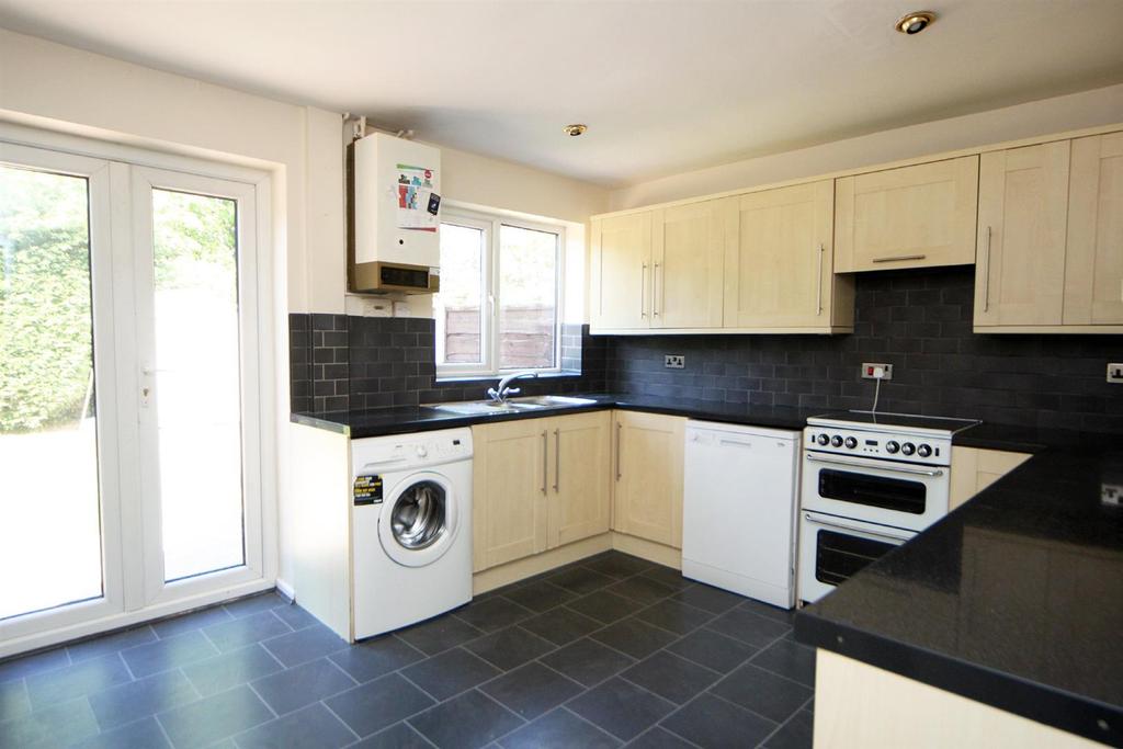 Threshfield Drive, Timperley 2 bed semidetached house £1,100 pcm (£