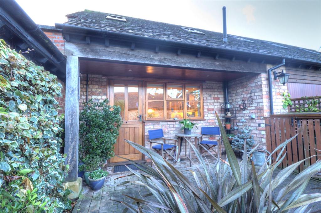 Pensham Hill, Pershore 1 bed cottage £950 pcm (£219 pw)
