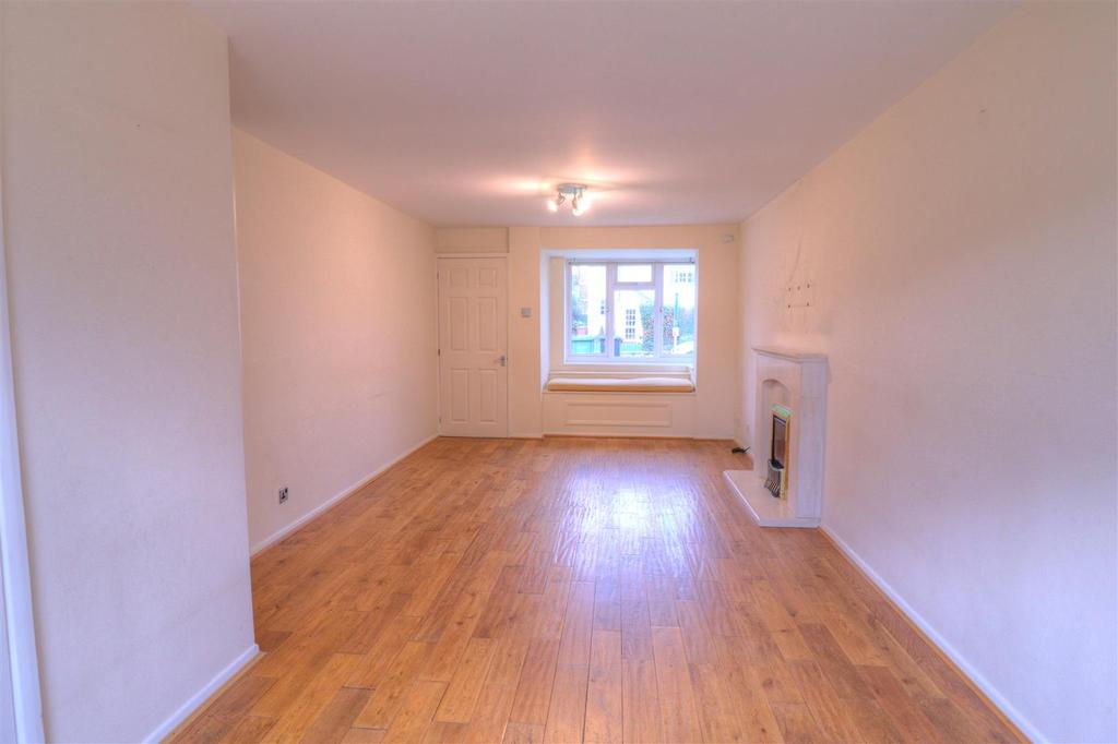 Station Road, Eckington 3 bed detached house £975 pcm (£225 pw)