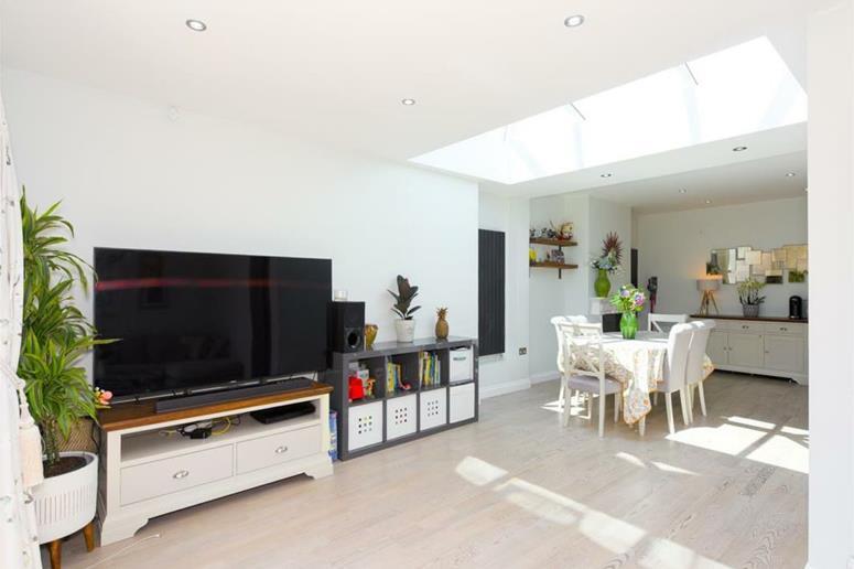 Stoneleigh Park Road, Epsom 5 bed semidetached house £2,800 pcm (£